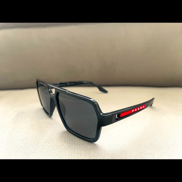 prada linea rossa ps 01xs